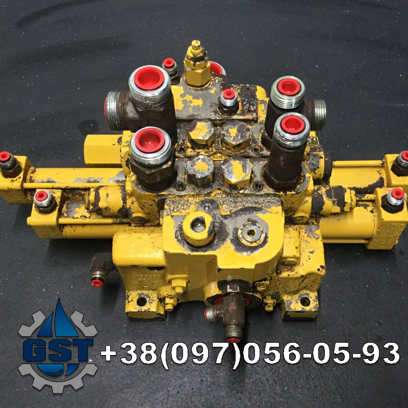 Ремонт гідророзподільника Challenger MT455