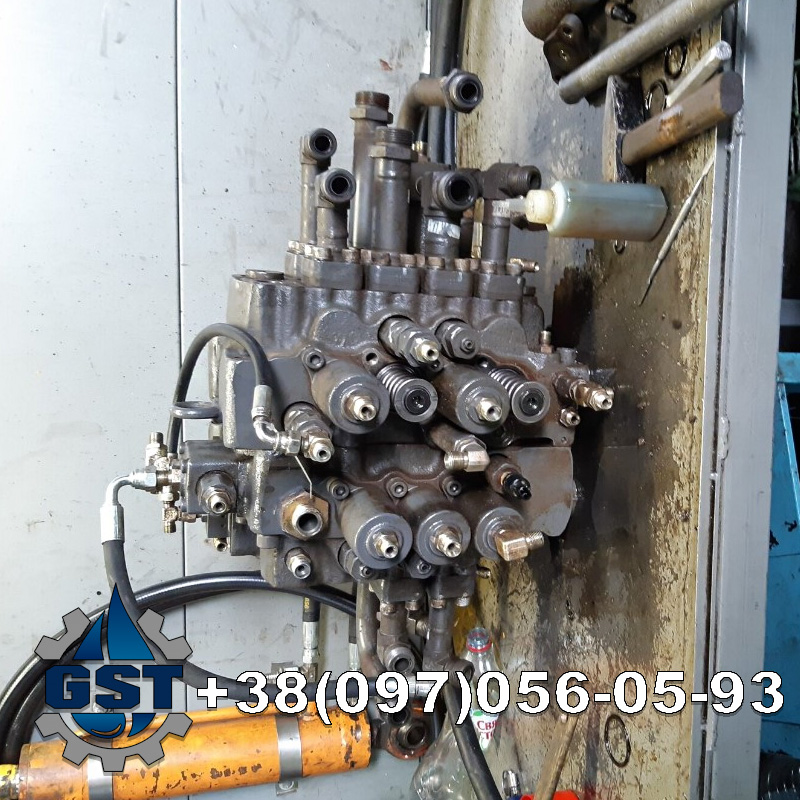 Ремонт гідророзподільника Challenger MT465
