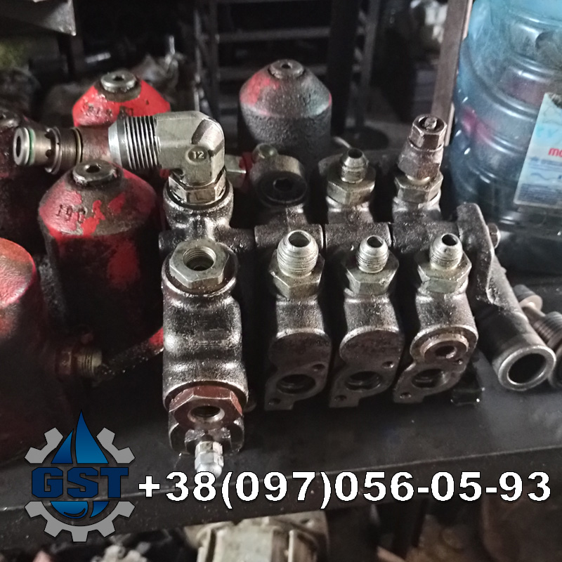 Ремонт гідророзподільника Bobcat 310