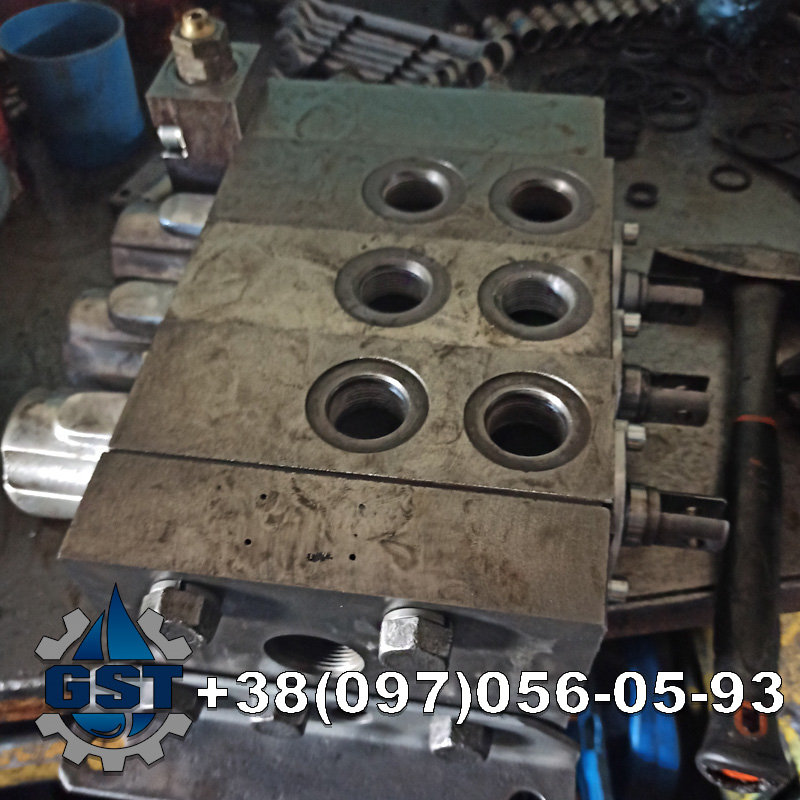Ремонт гідророзподільника Bobcat 313